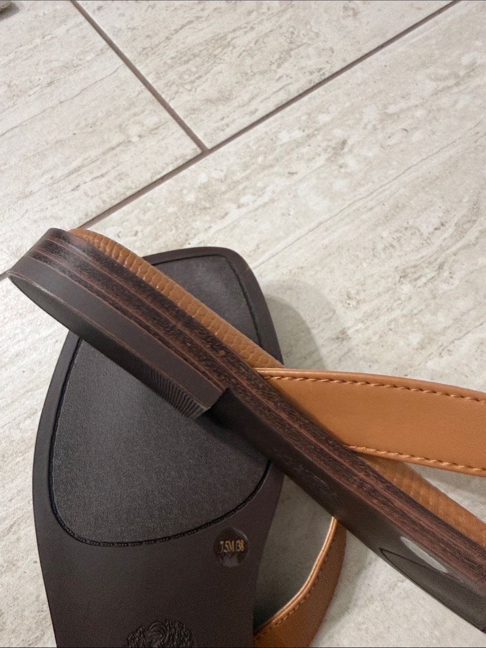 Vince Camuto Tan Leather Flip Flop Sandals with Gold Accent size 7.5 or 38 - Picture 7 of 7